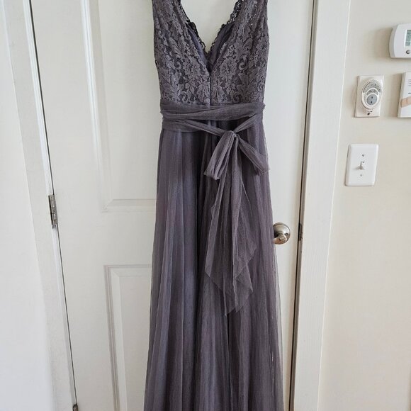 Elegant Lace Wedding Dress in Gray - Picture 3 of 6